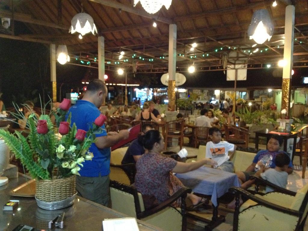 Astina Hotel Lovina Beach Extérieur photo
